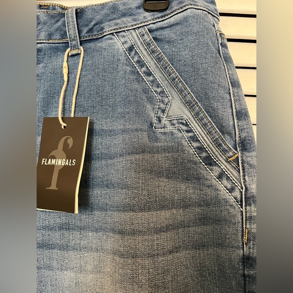 NWT Flamingals Made For Curves Super Stretchy Wide Leg Medium Wash Jeans Sz XL - Picture 2 of 8